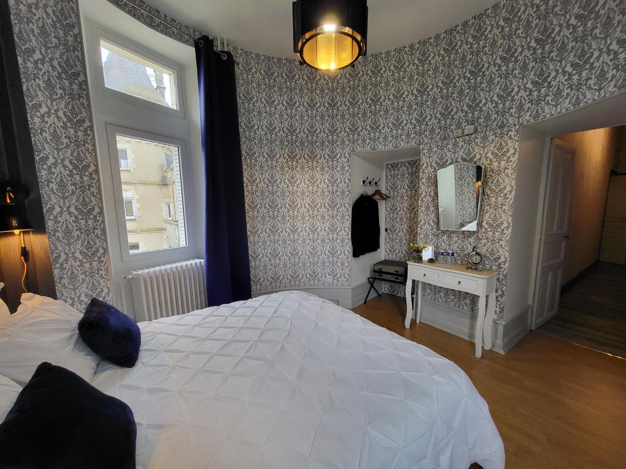 Sejour De Charme Au Chateau Avec Petit-Dejeuner Et Parking - Fr-1-591-705 Cluis Extérieur photo