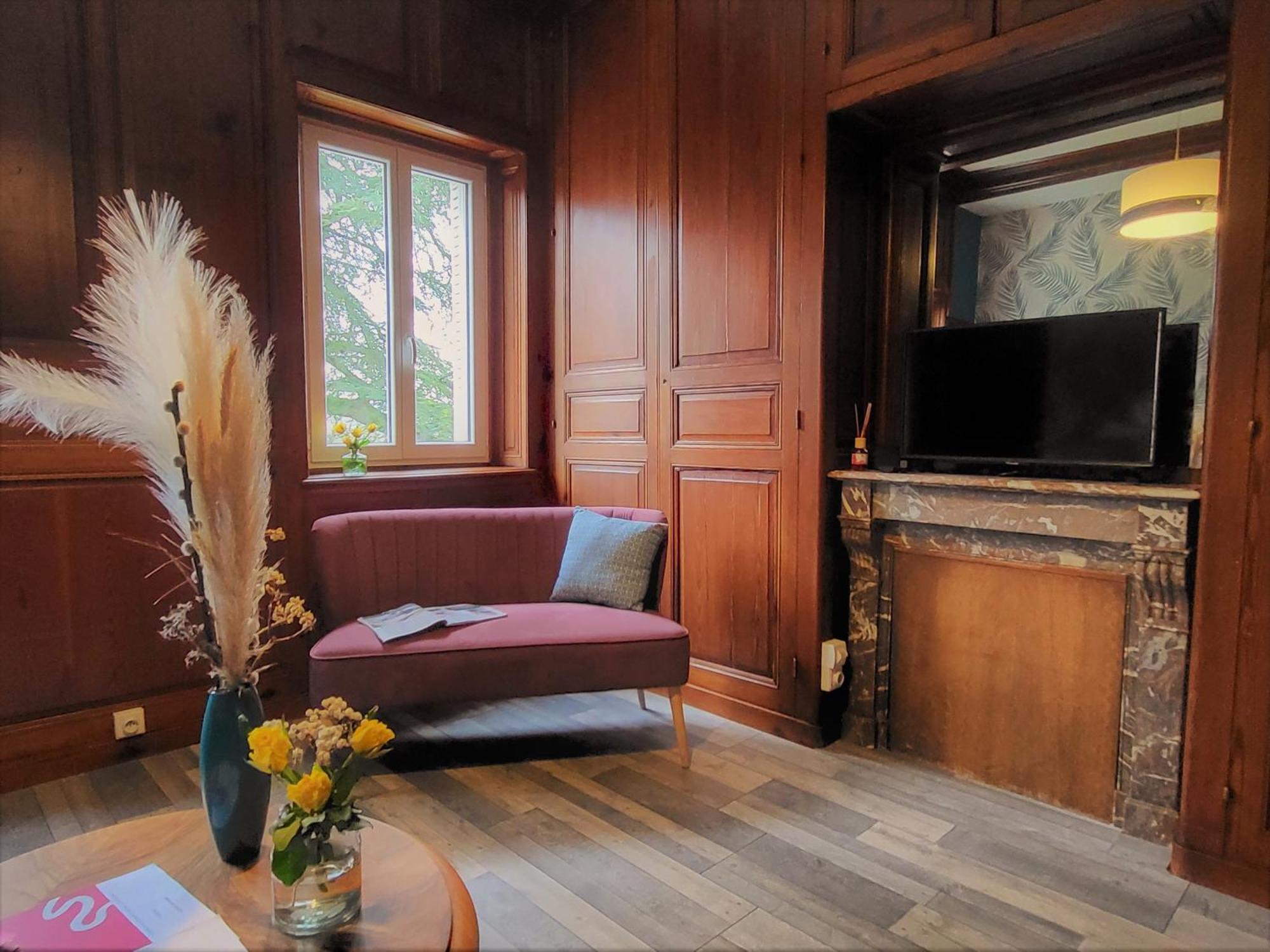 Sejour De Charme Au Chateau Avec Petit-Dejeuner Et Parking - Fr-1-591-705 Cluis Extérieur photo